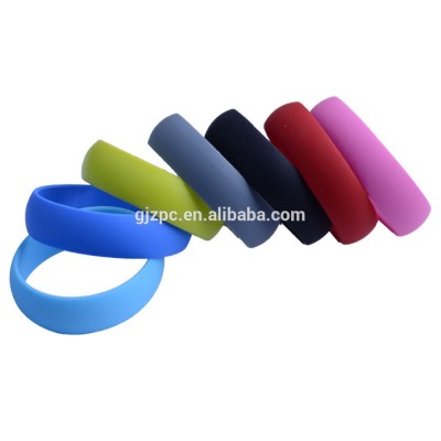 Silicone bracelet for promotional gift,silicone child bracelet,custom wristband bracelet glow in the dark